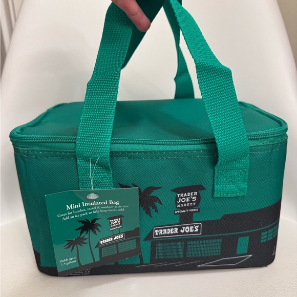 Trader Joe’s Mini Insulated Bags Red & Green NWT - Picture 5 of 10